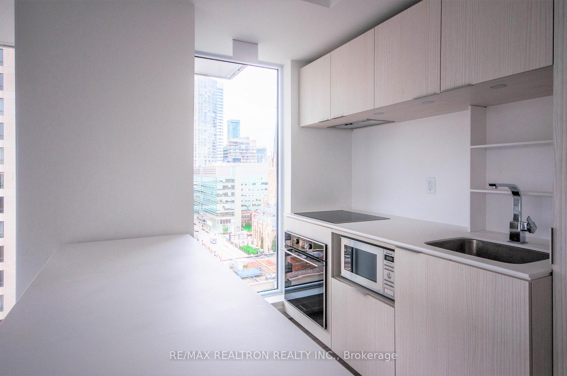 77 Shuter Street Unit 1602 photo 15