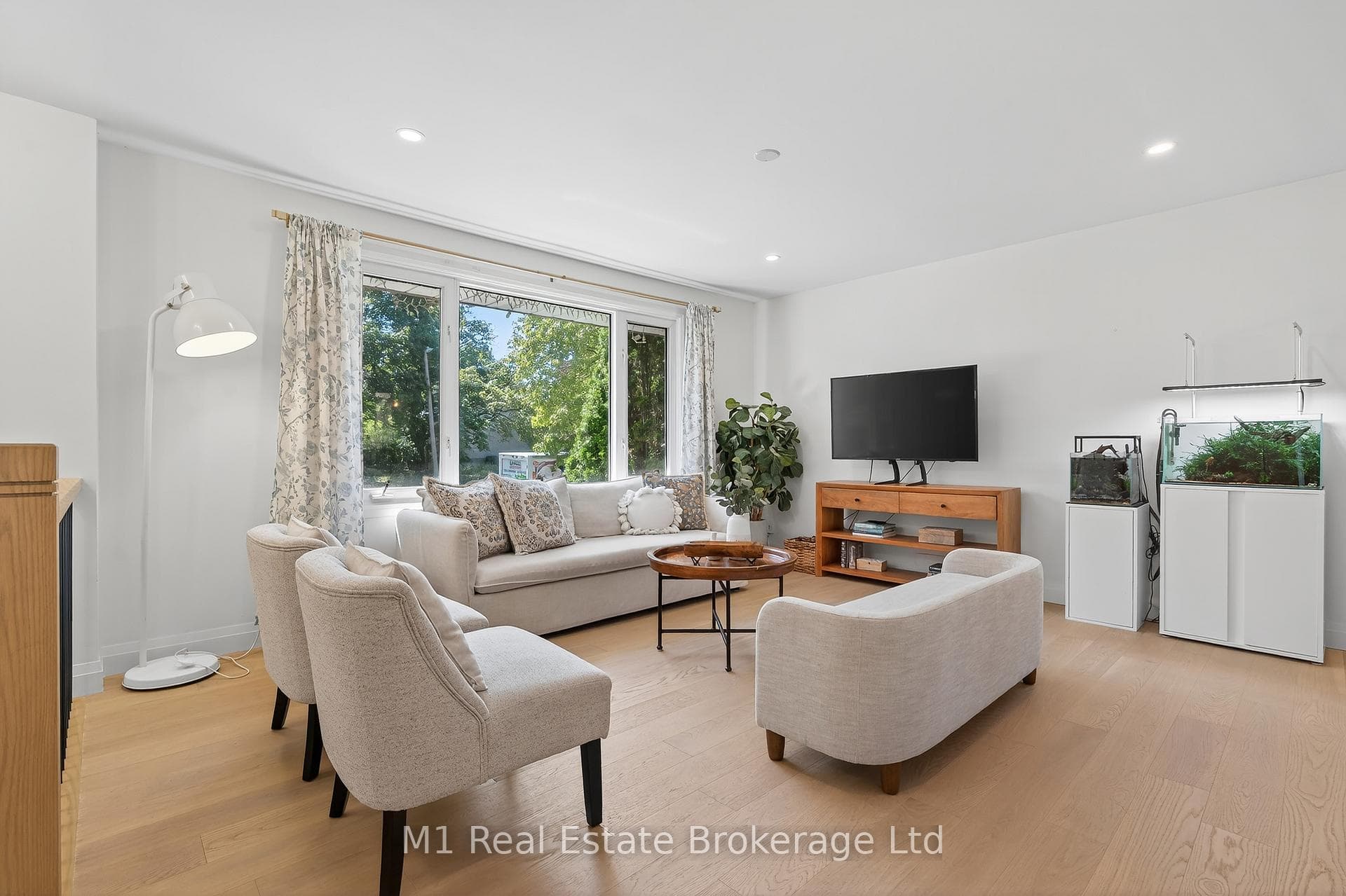 91 Rhonda Road photo 2