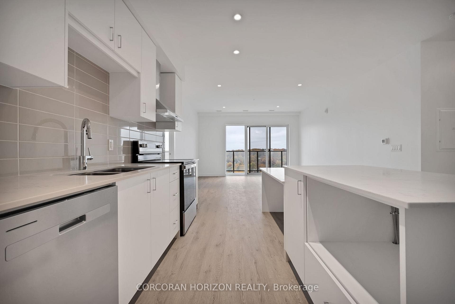 15 Glebe Street Unit 1810 photo 4