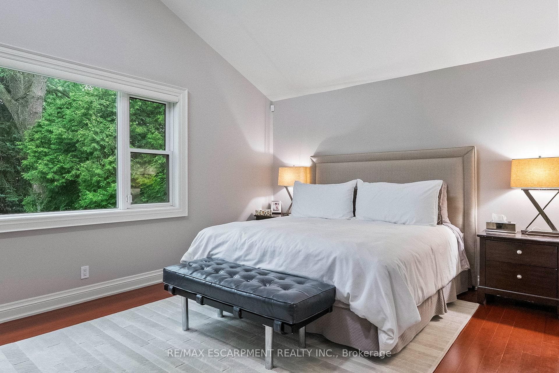 615 VANESSA Crescent photo 17