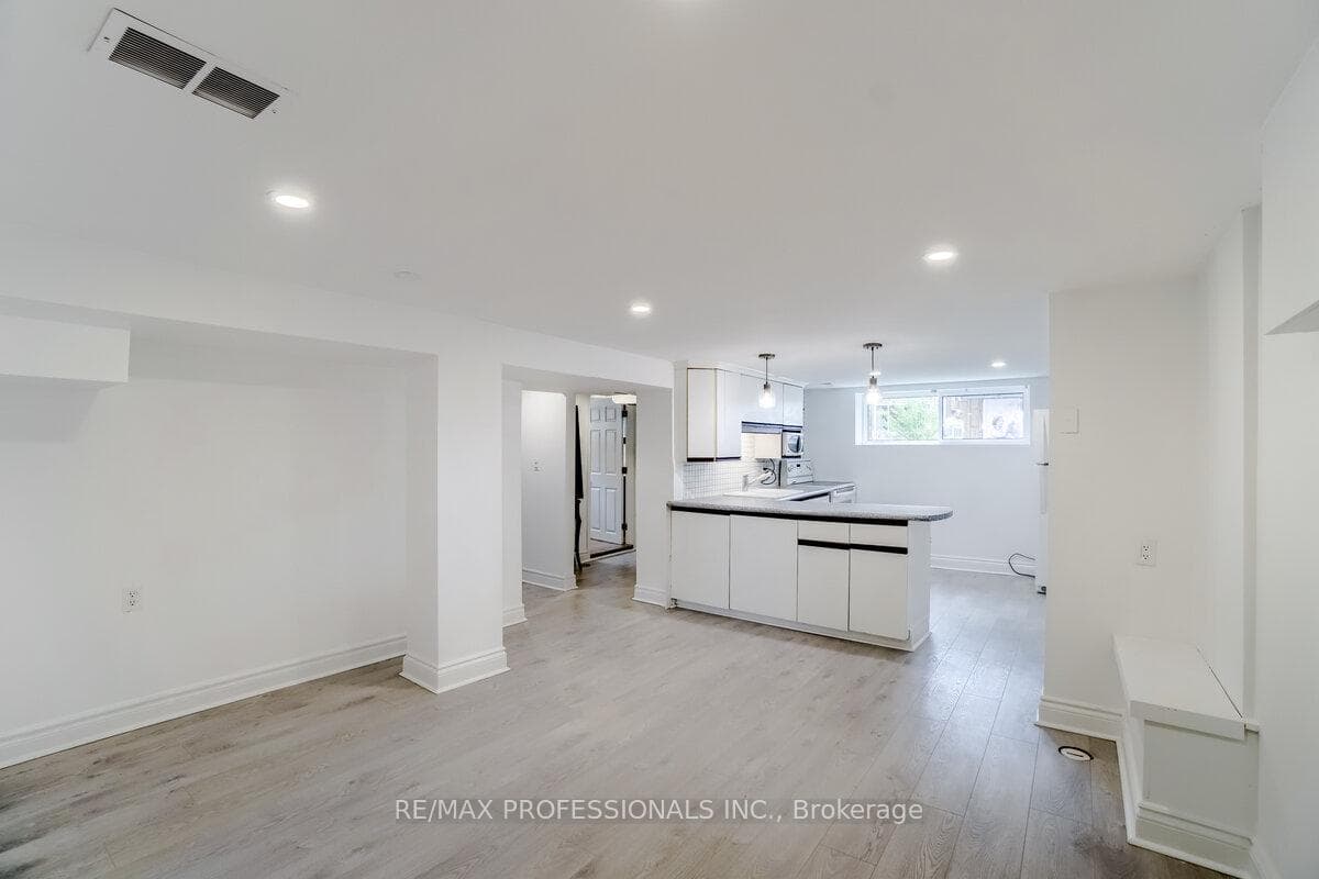 351 Maurice Drive photo 26
