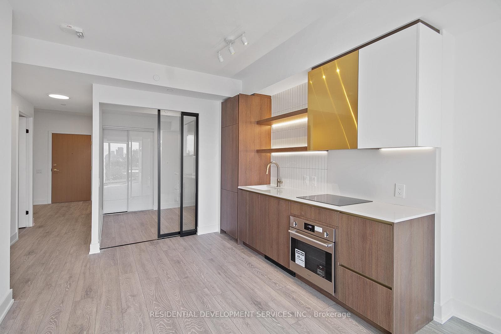 1285 Queen Street Unit 516 photo 3