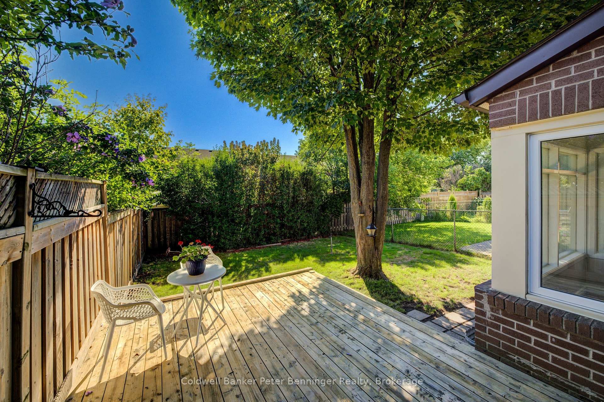 161 Satok Crescent photo 41