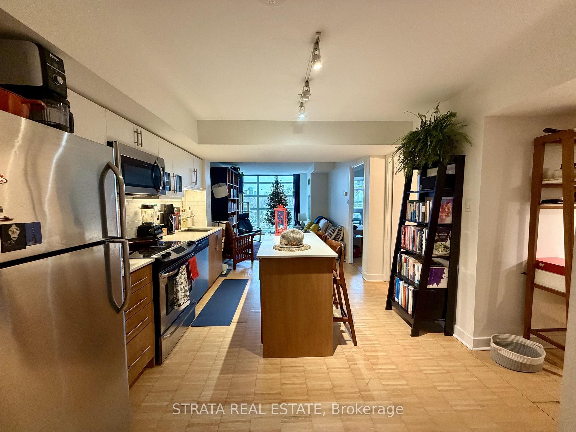 1169 Queen Street Unit 411 photo 6