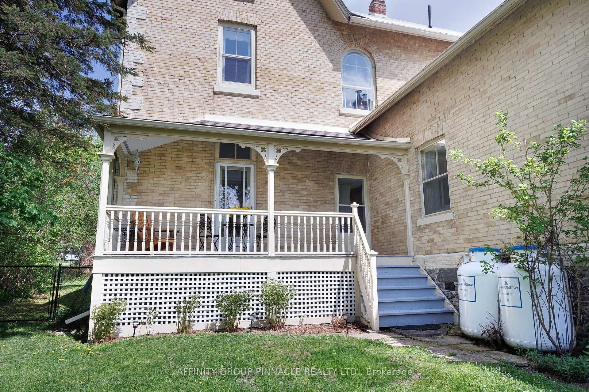 145 King Street photo 43