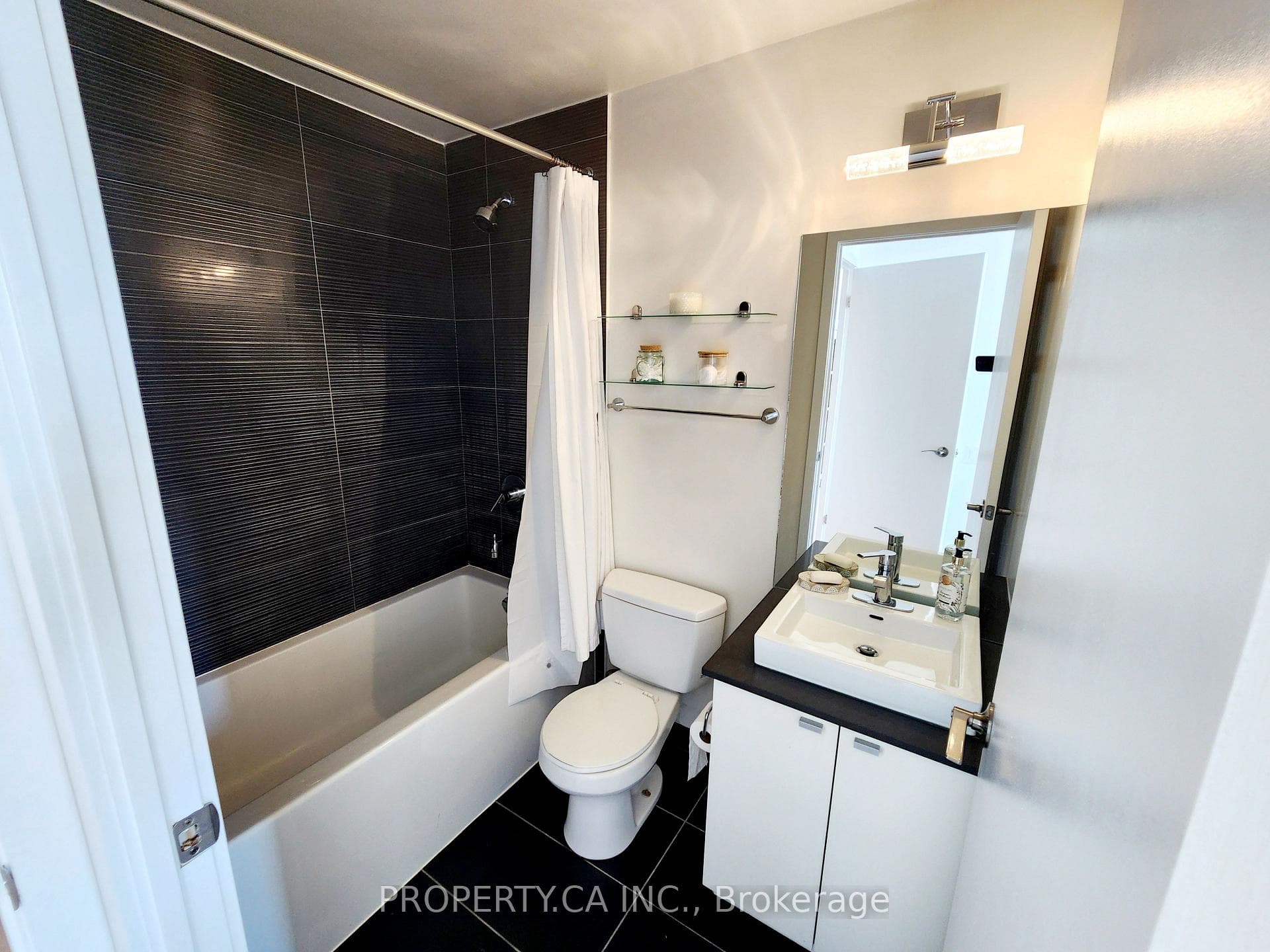 105 The Queensway N/A Unit 2510 photo 16