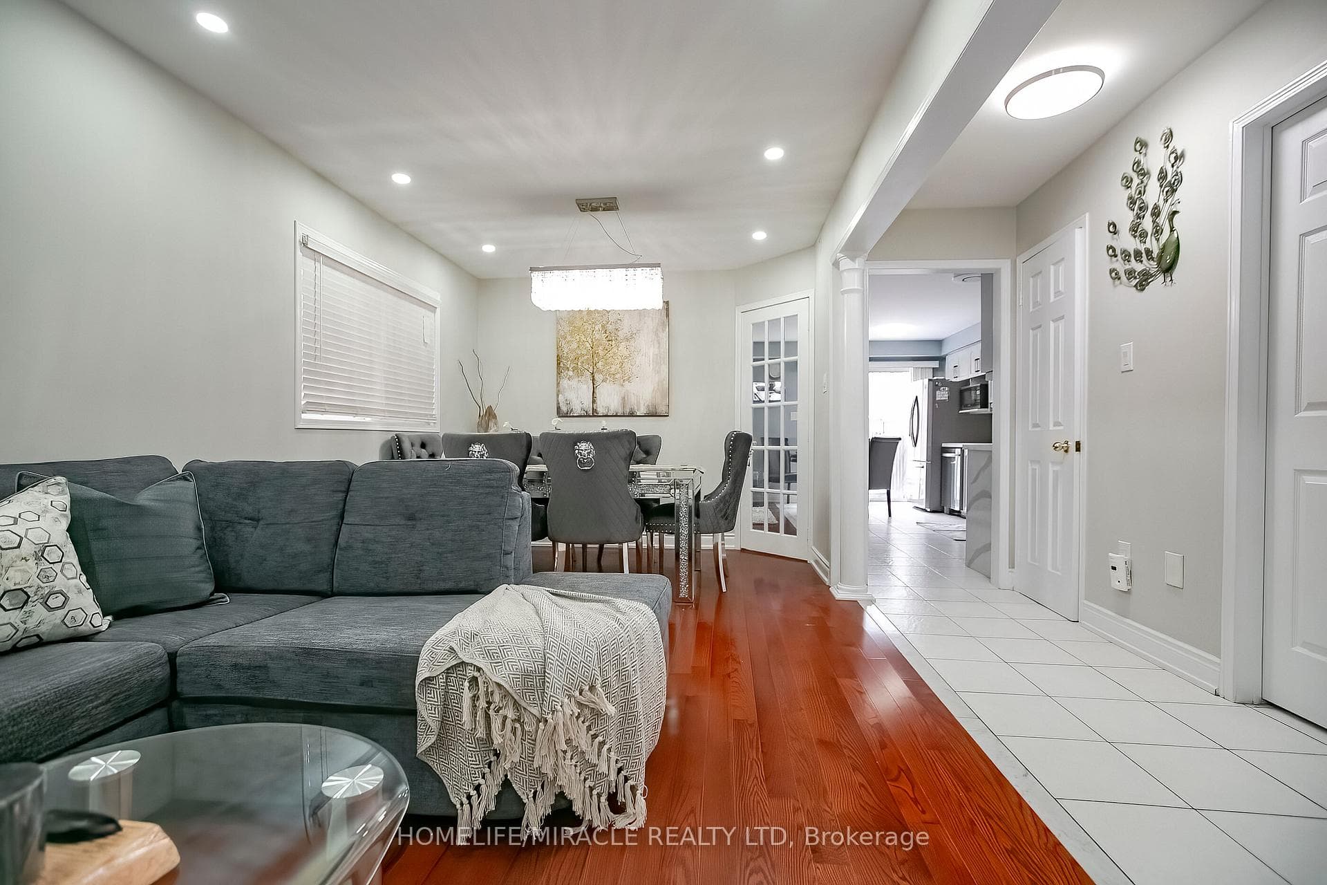 61 LAURAGLEN Crescent photo 9