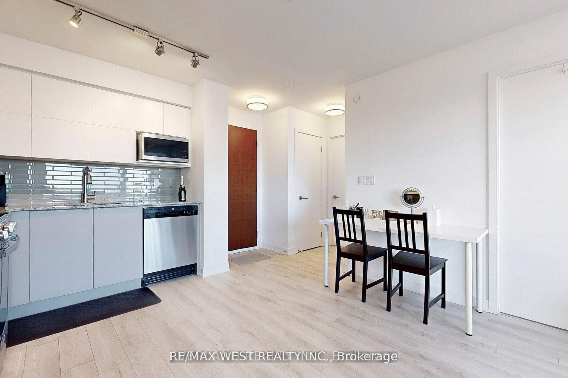 120 Varna Drive Unit 1312 photo 5