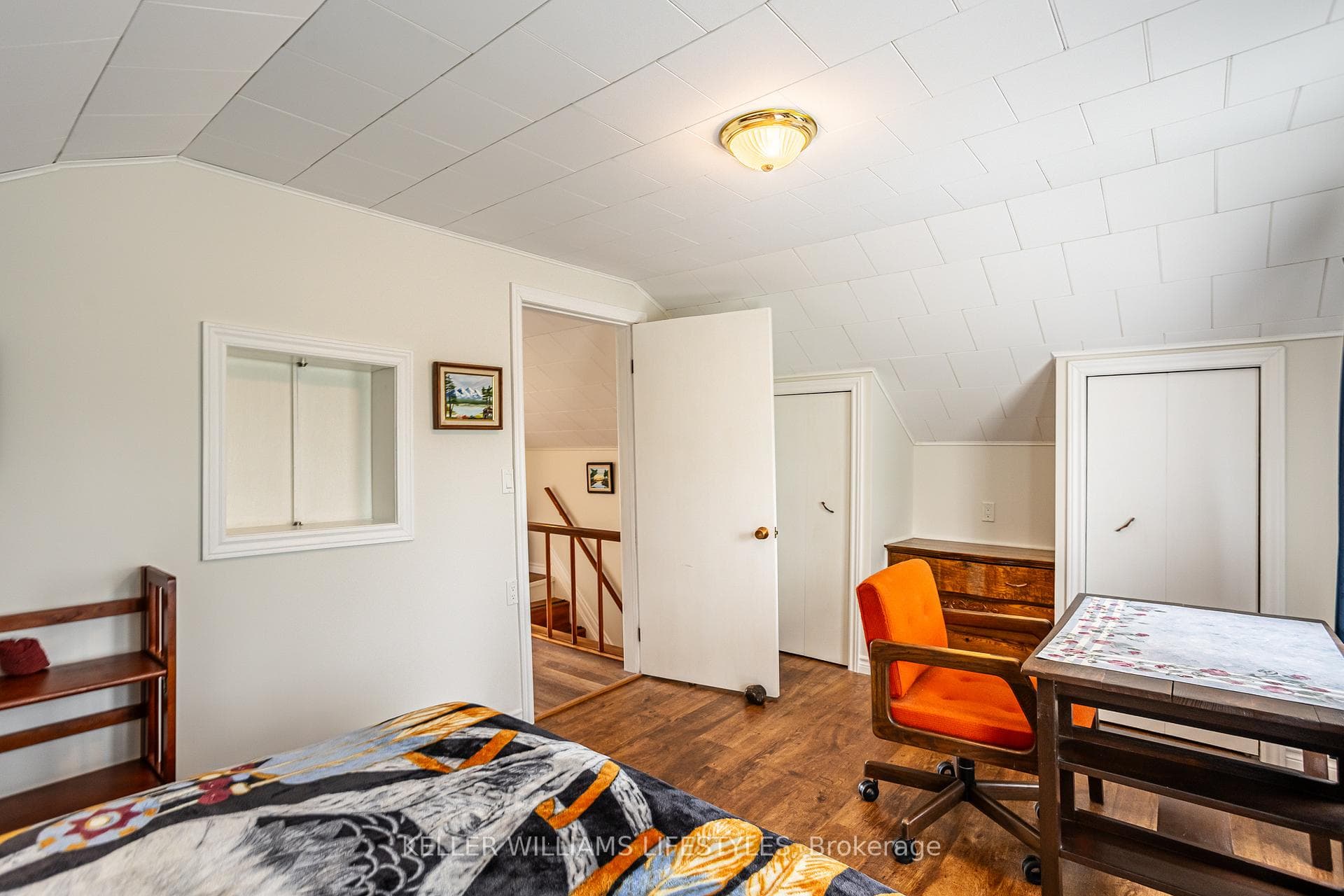255 Hastings Street photo 25