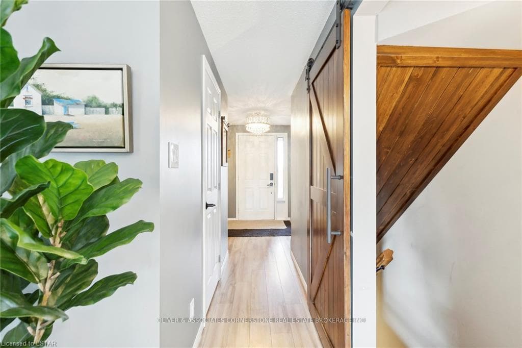 27 OAK Avenue photo 9