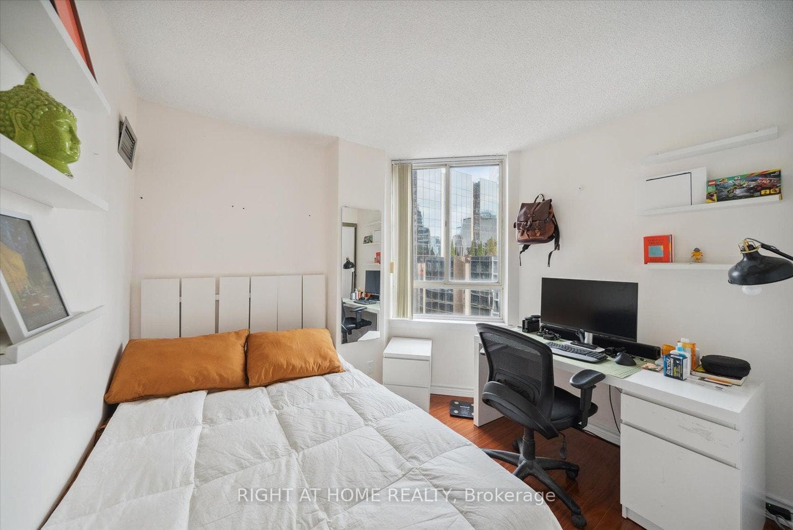 633 Bay Street Unit 1407 photo 22
