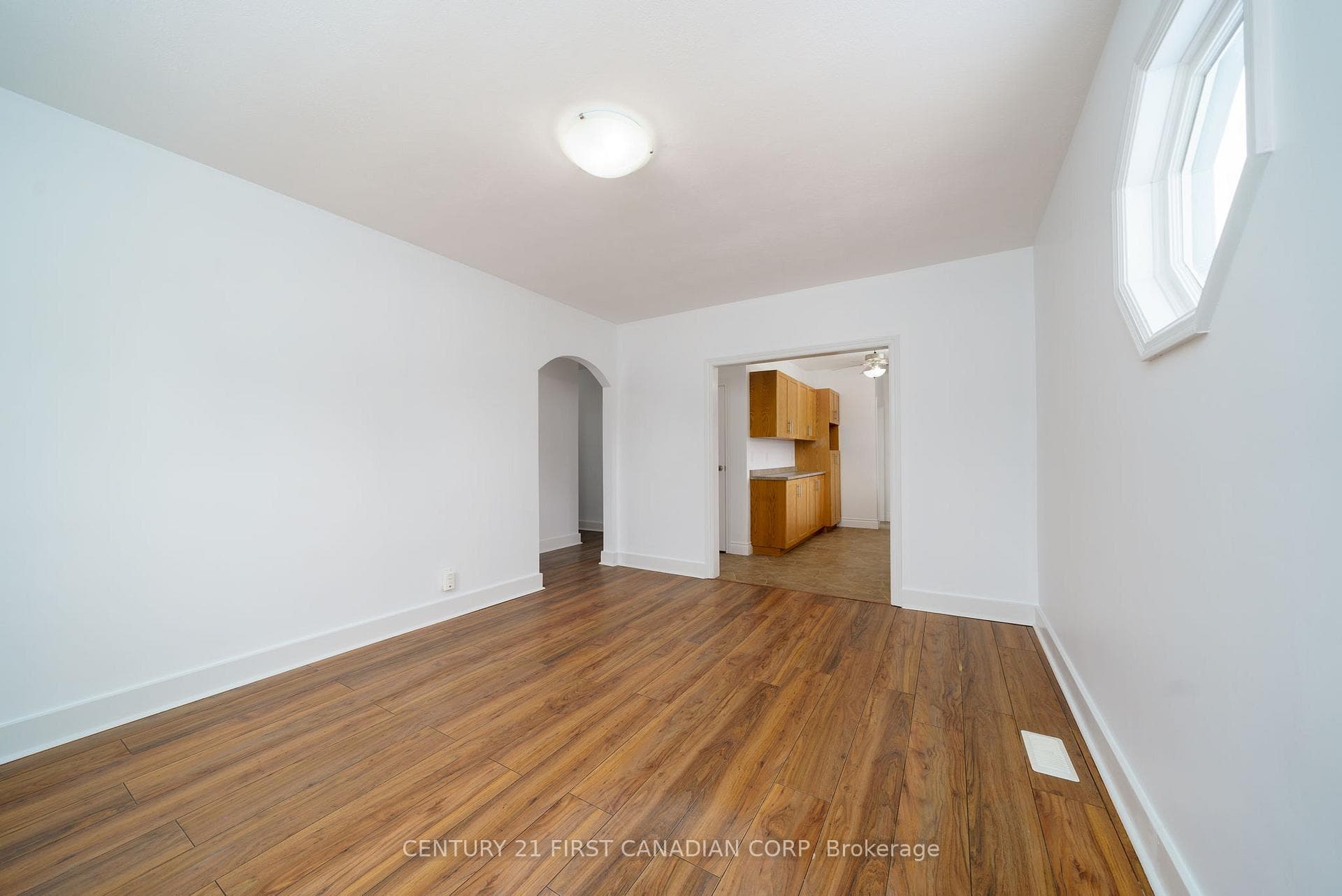 346 Caradoc Street photo 5