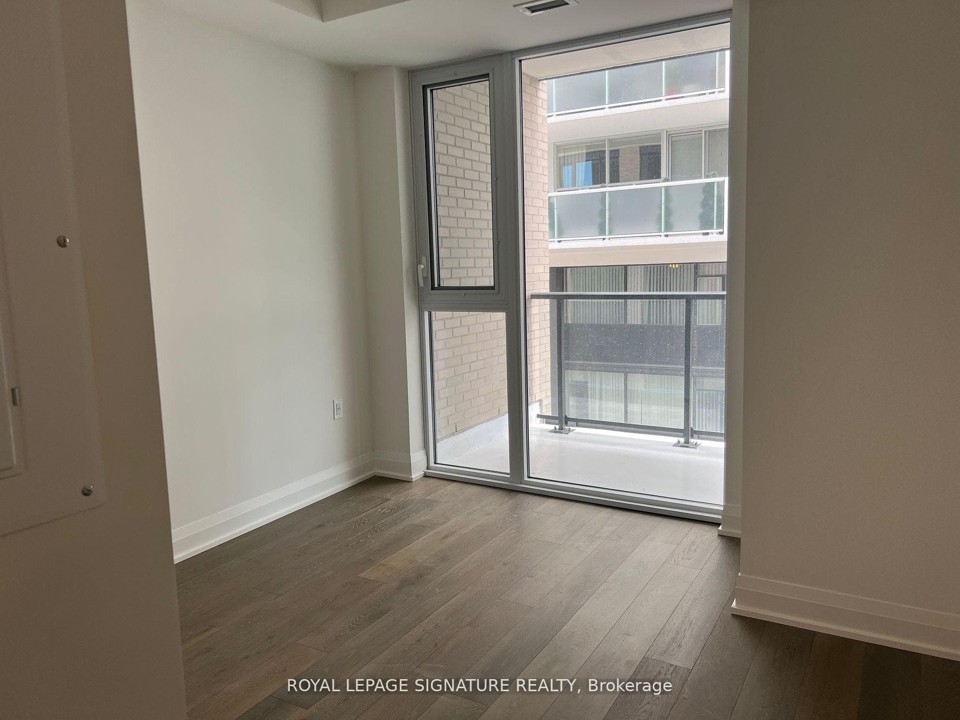 293 The Kingsway Avenue Unit 213 photo 9