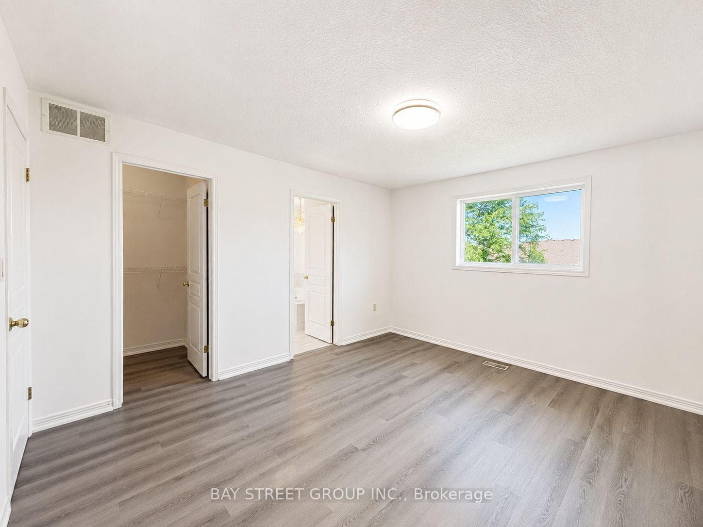 35 Diamond Court photo 16