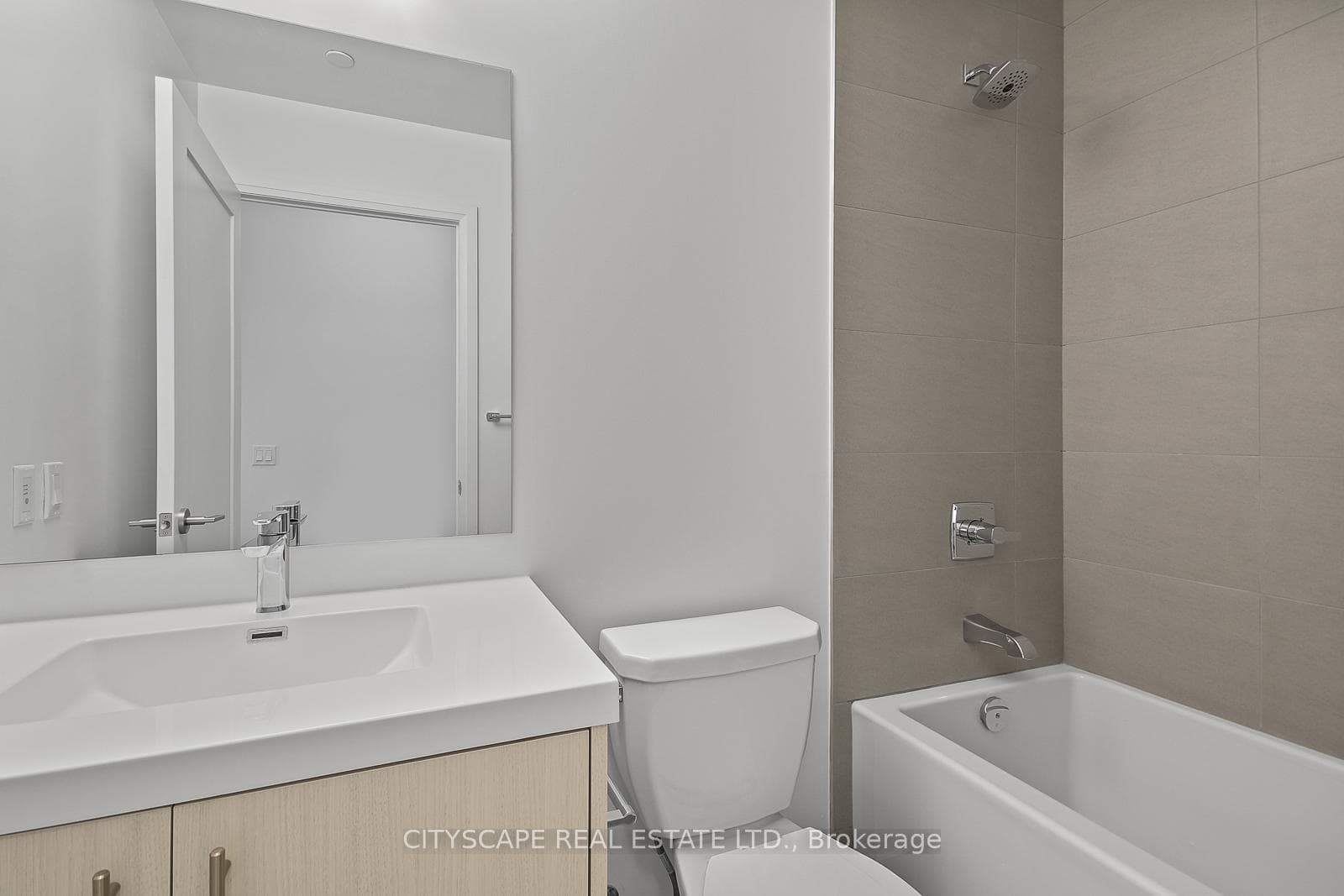 286 Main Street Unit 204 photo 4