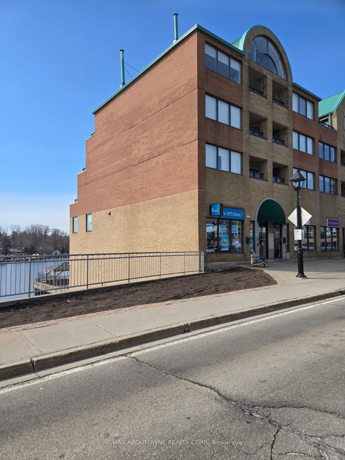 100 Bronte Road Unit 319 photo 3