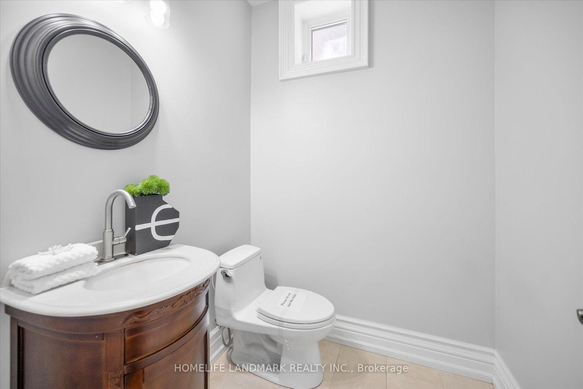 92 Caines Avenue photo 40