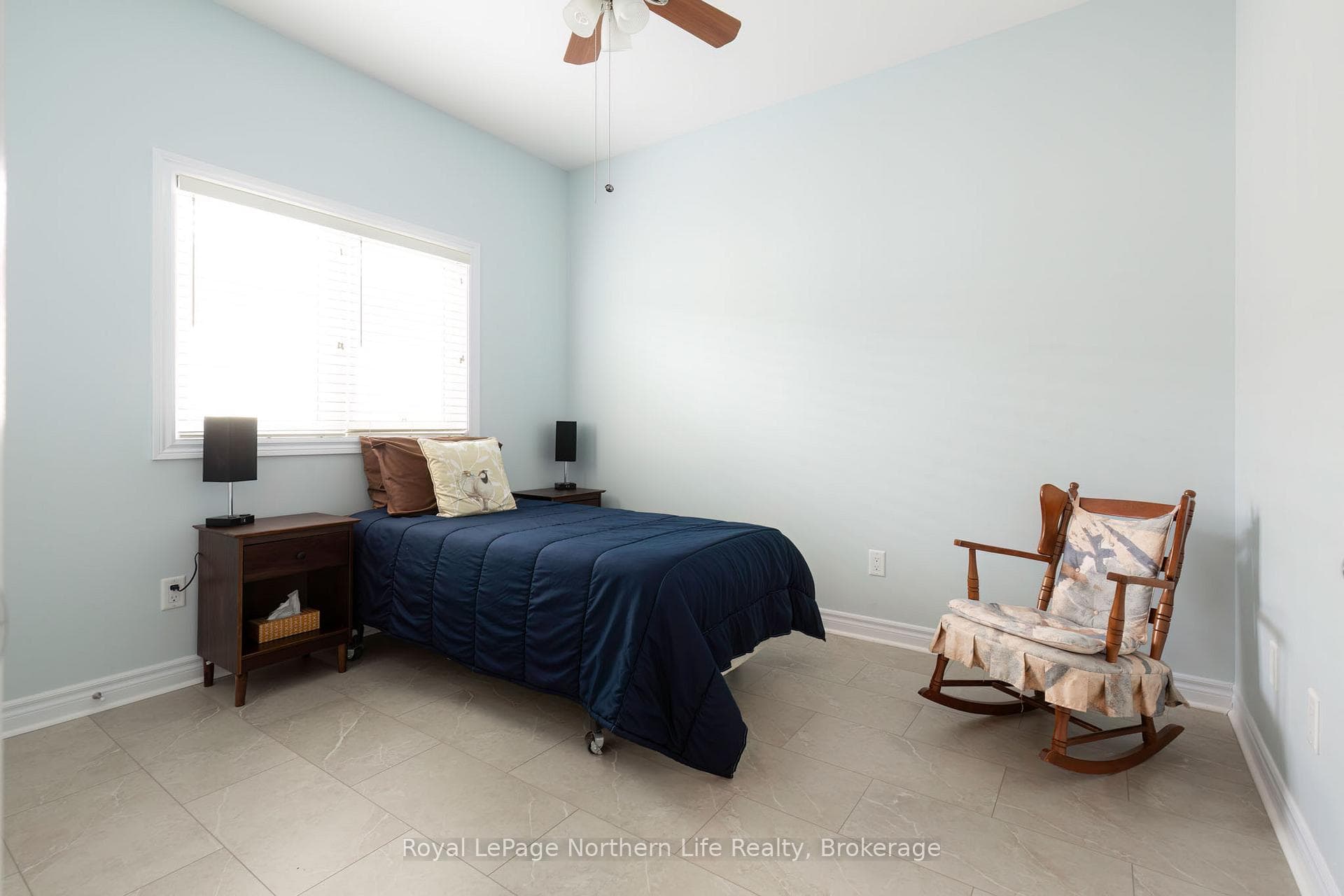 2444 Connaught Avenue photo 21