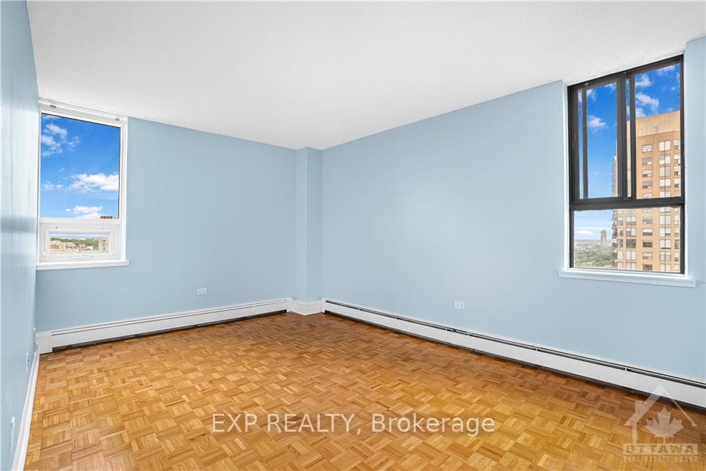 515 ST LAURENT Boulevard Unit 2111 photo 17
