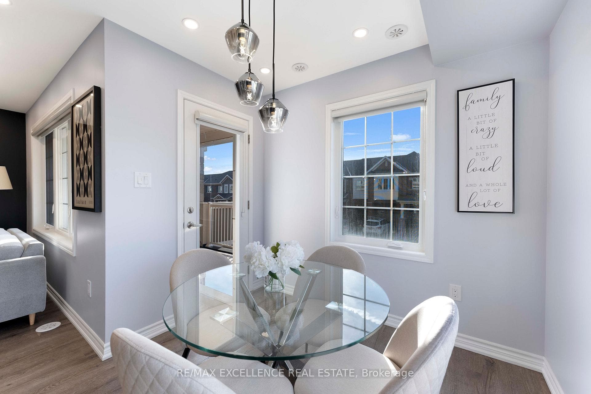 898 Ash Gate photo 17