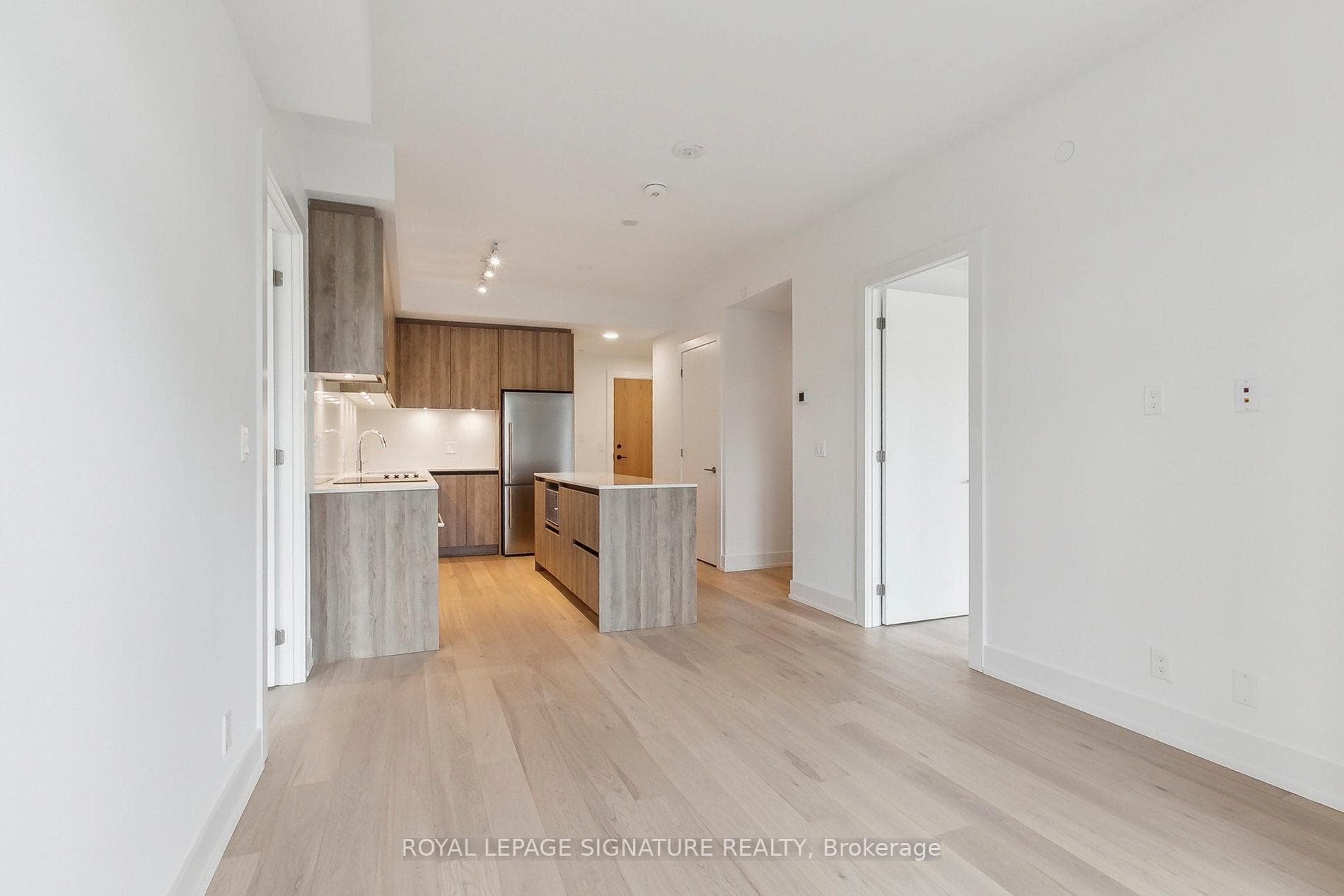8 Beverley Glen Boulevard Unit D-329 photo 4