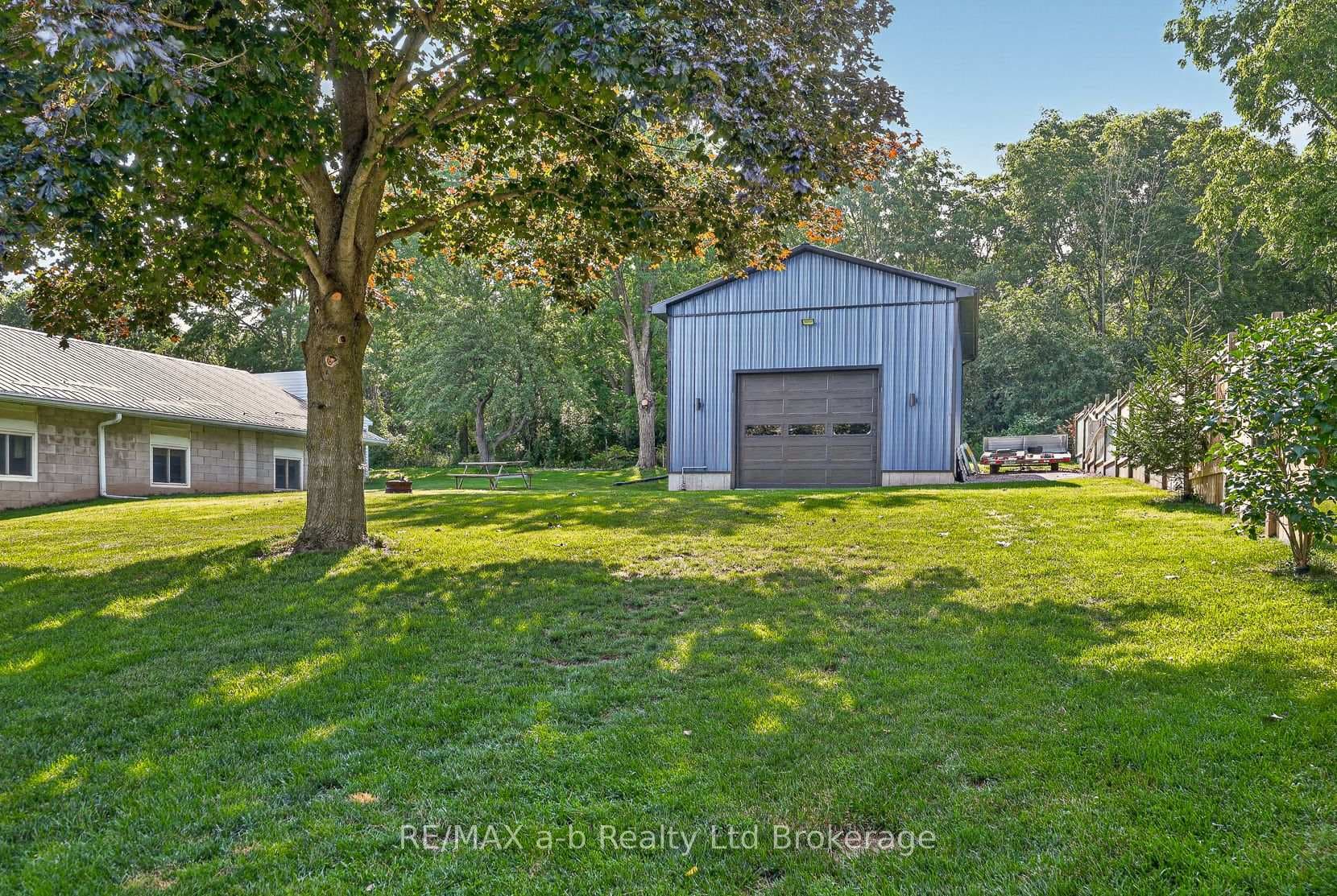 584112 BEACHVILLE Road photo 11