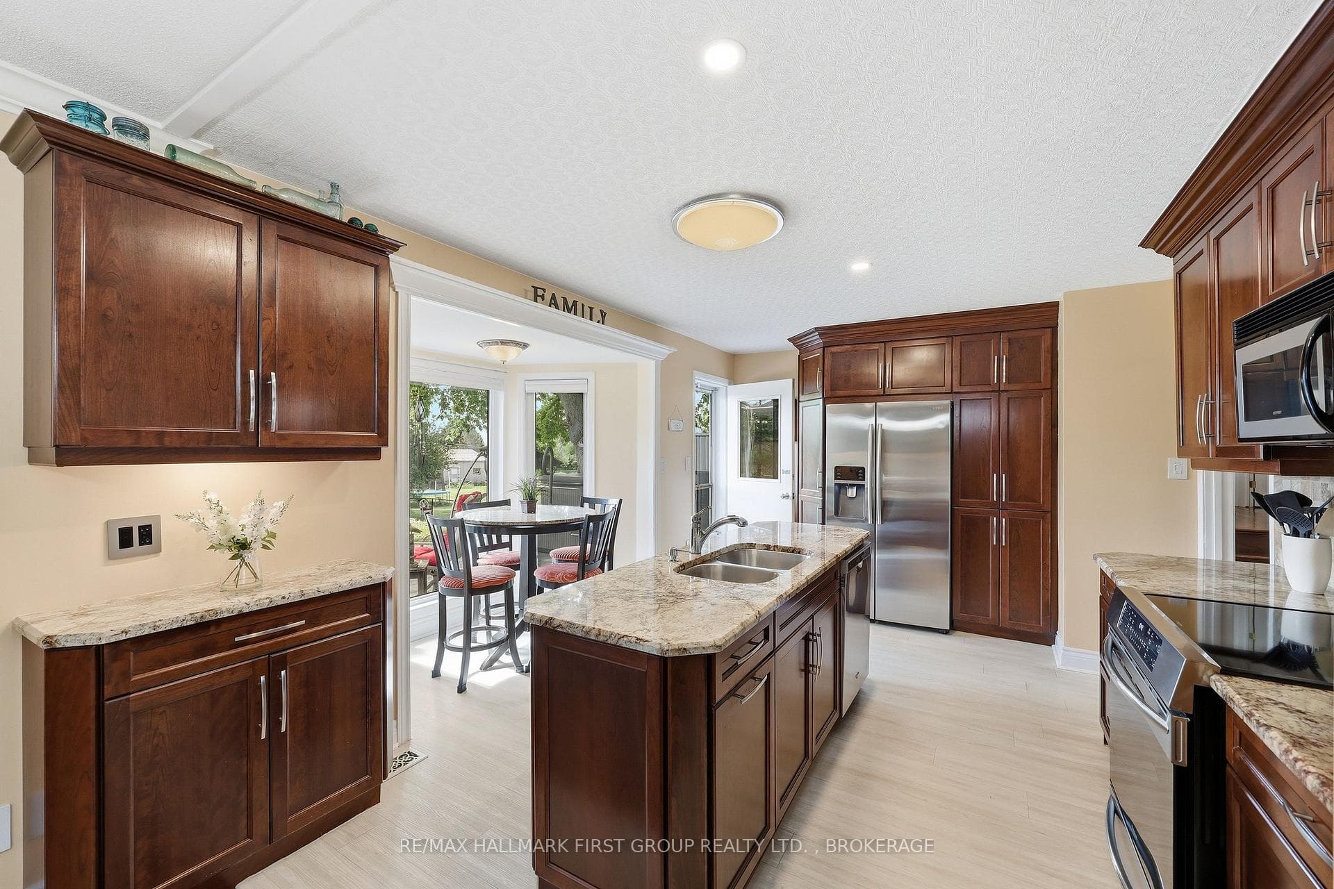 1470 Sydenham Road photo 11