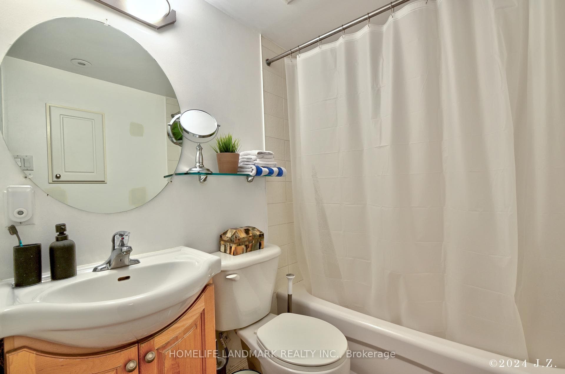 42 Western Battery Road Unit 724 photo 16