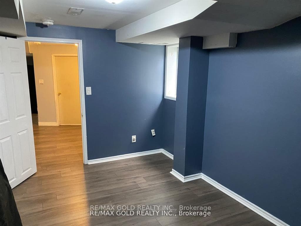 27 Middlecote Drive Unit Bsmt photo 7
