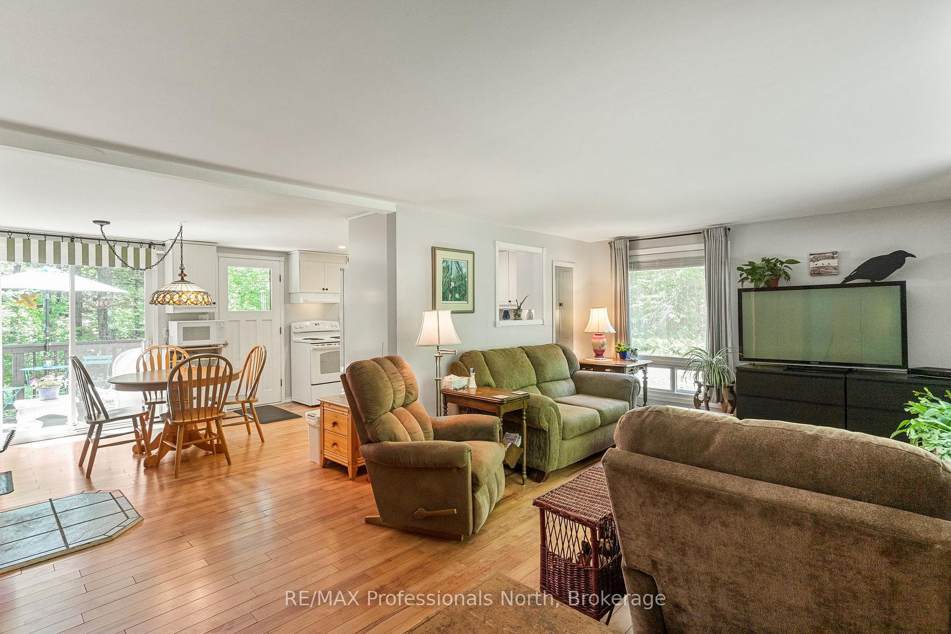 4792 Harburn Road photo 9