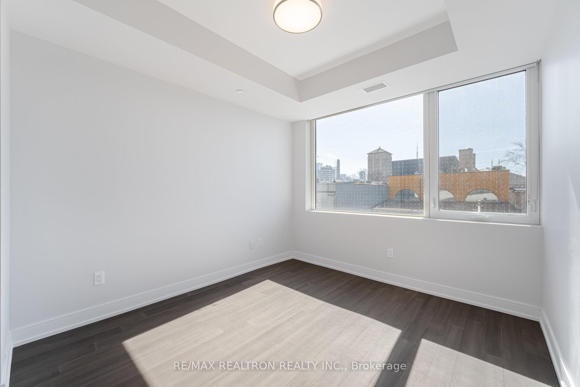 664 Spadina Avenue Unit 304 photo 11