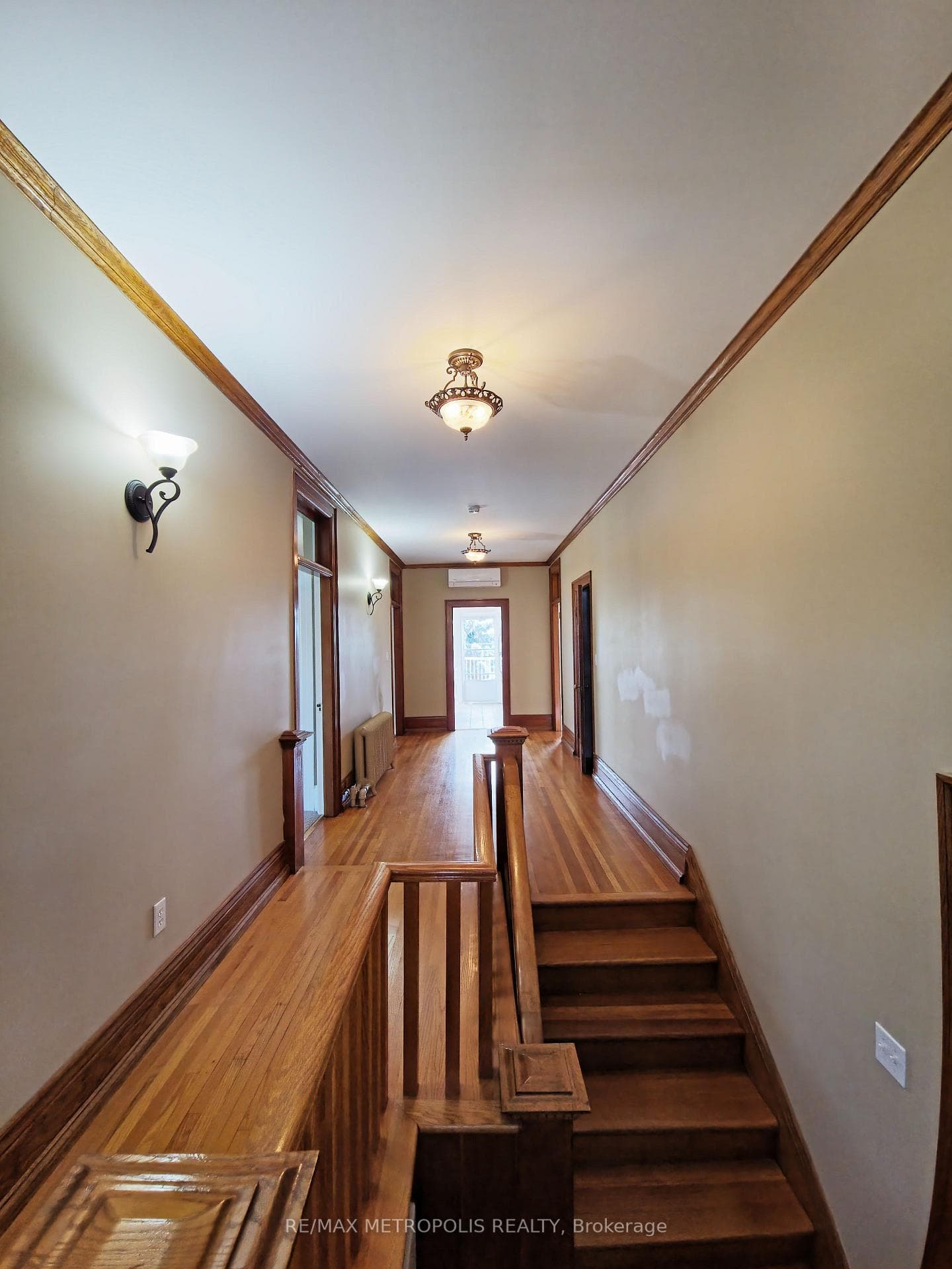 1110 Simcoe Street Unit Upper #2 photo 11