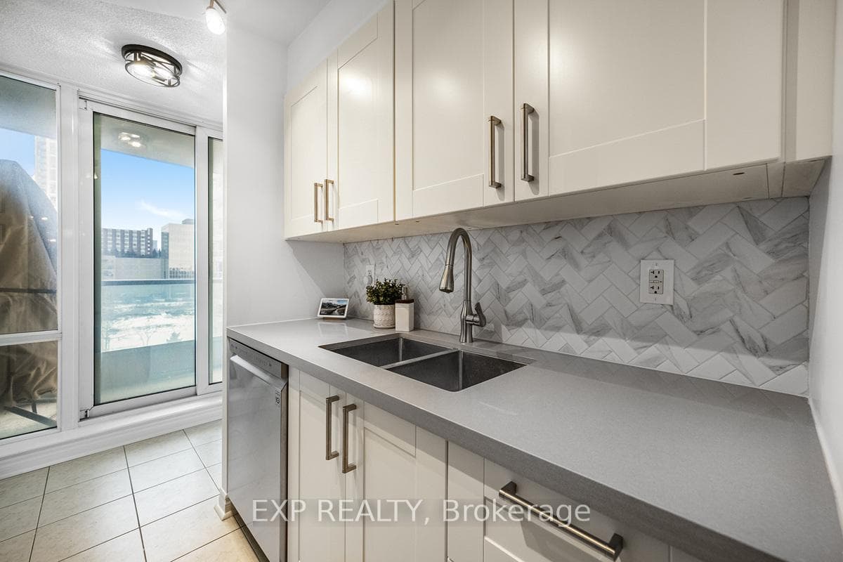33 Elm Drive Unit 509 photo 14