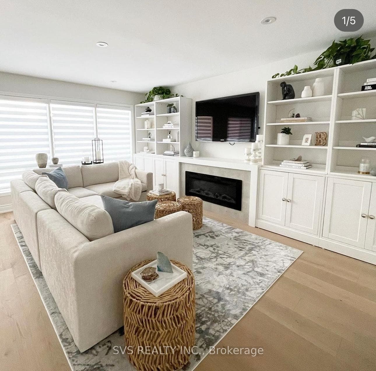 2592 Valleyridge Drive photo 2