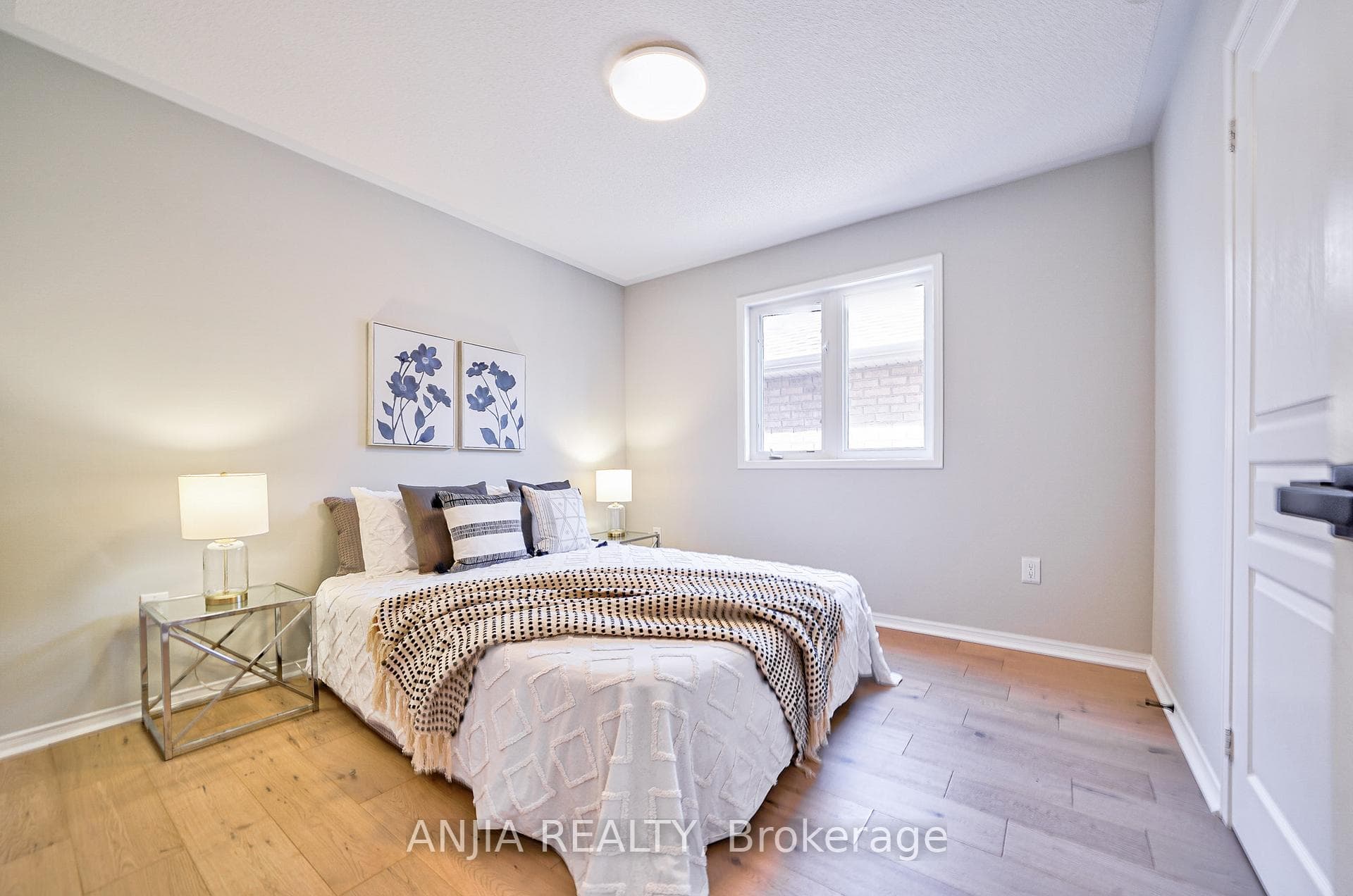 33 Gordon Weeden Road photo 19