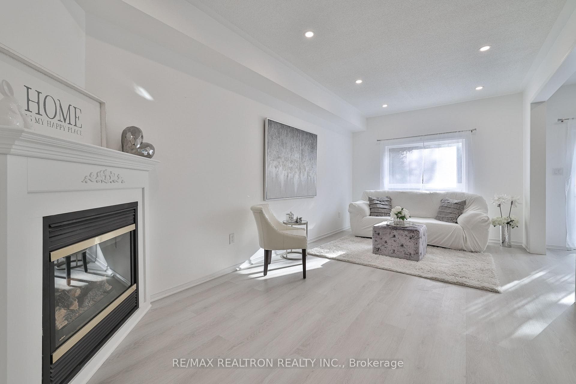 12 Debonair Street photo 12