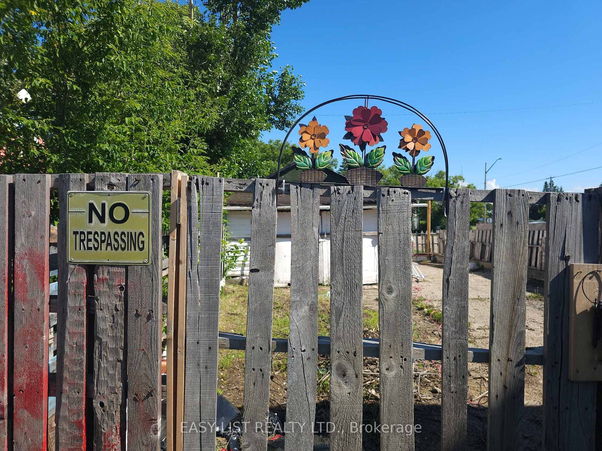 30 McKenzie Avenue photo 4