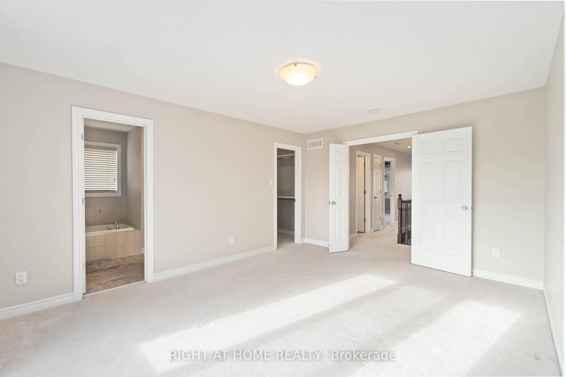 135 Piazza Circle photo 15