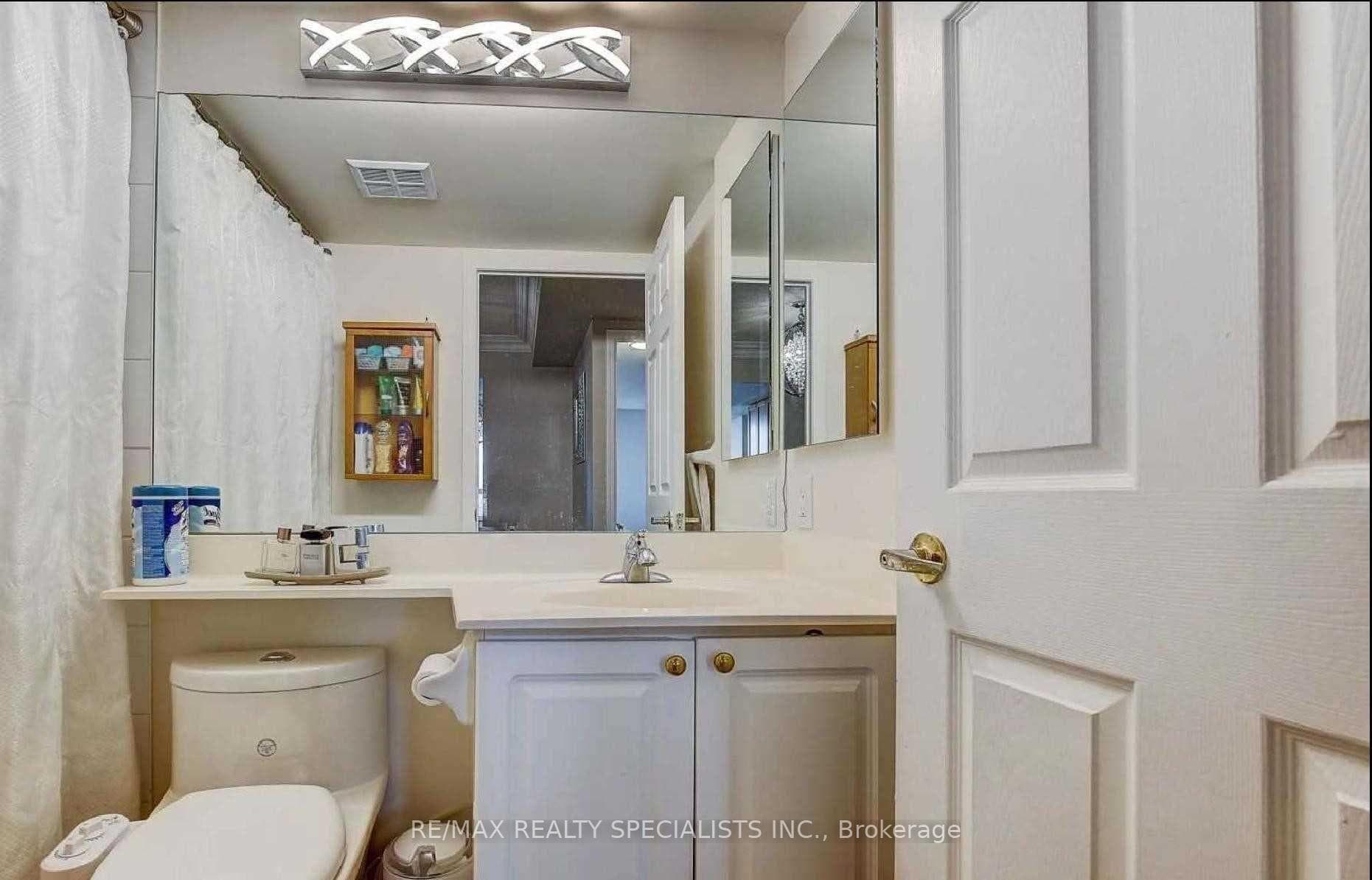 55 STRATHAVEN Drive Unit 1813 photo 14