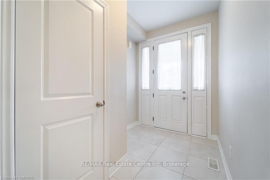 92 NARBONNE Crescent photo 5
