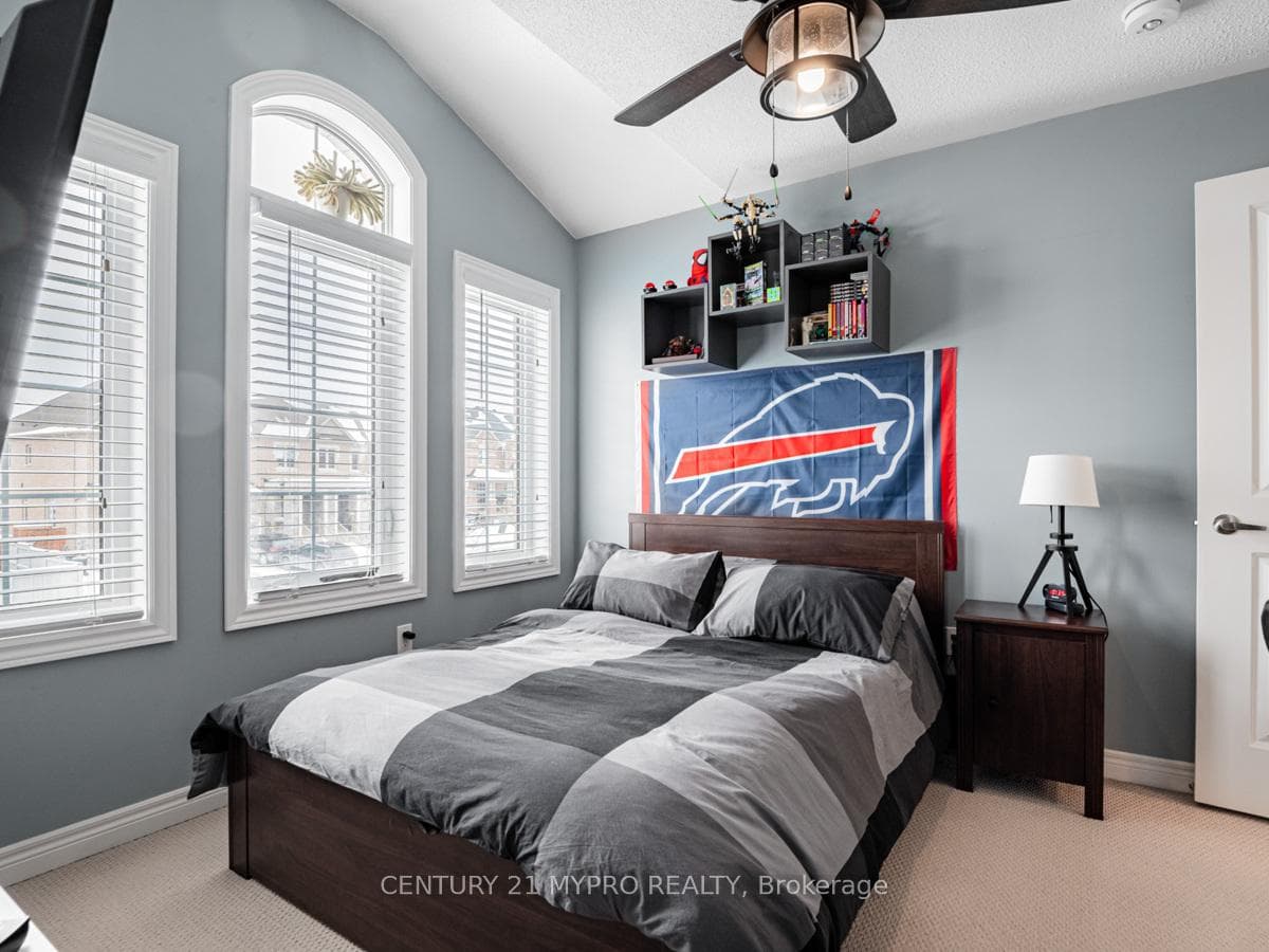 142 Fortis Crescent photo 23