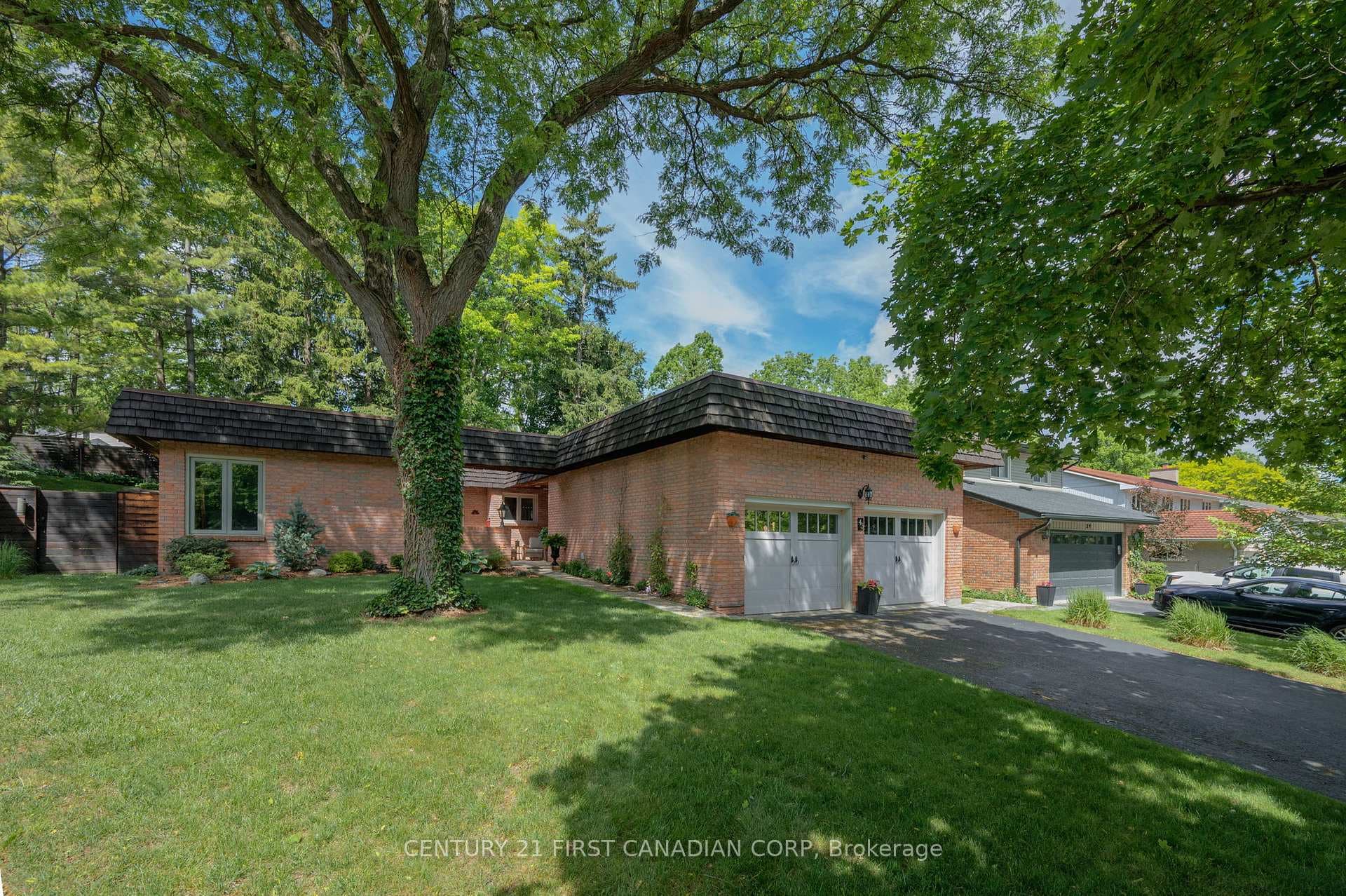 43 Compton Crescent photo 3