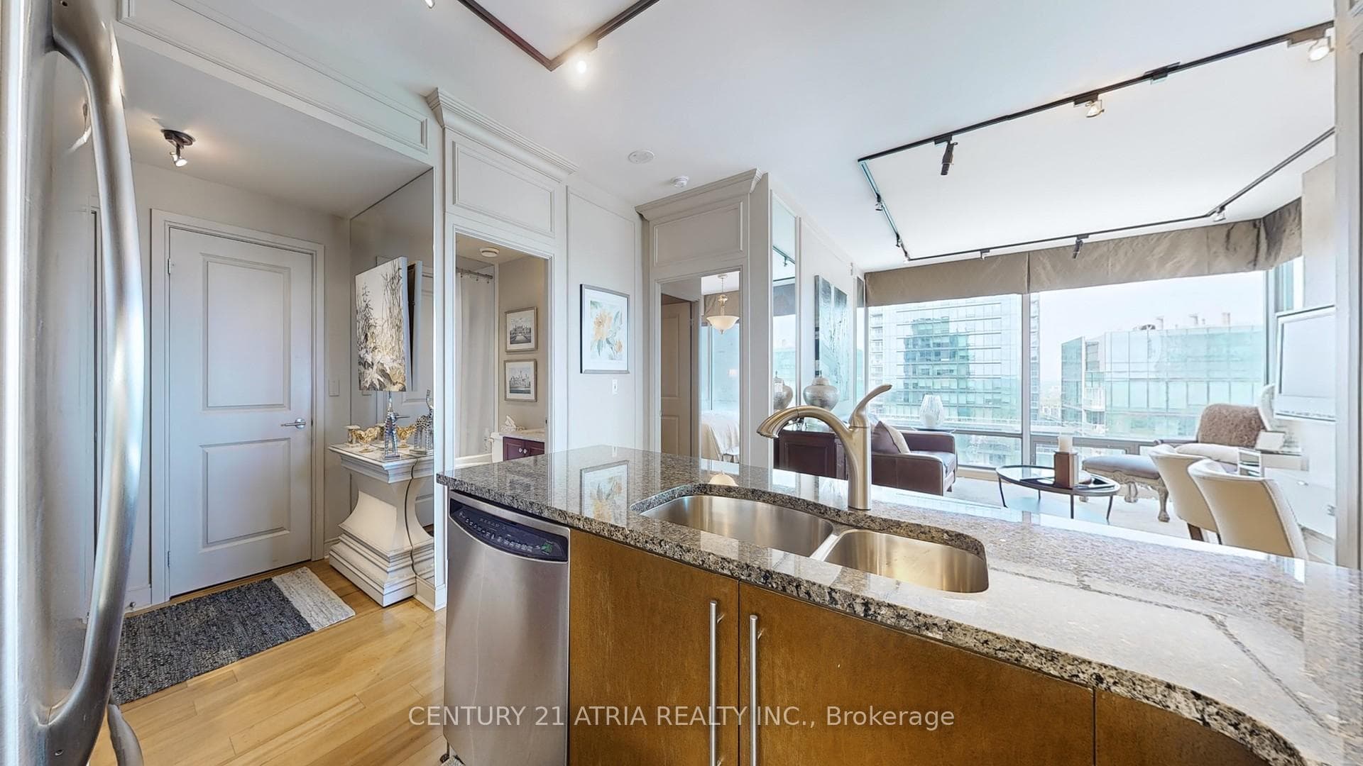 18 Yorkville Avenue Unit 3005 photo 9