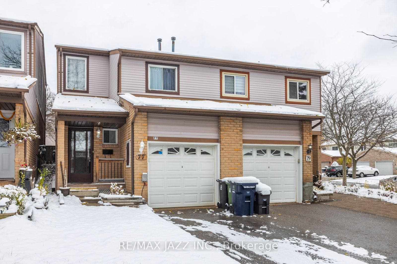 77 Caronia Square photo 2