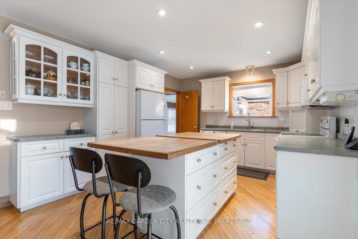31 Broderick Avenue photo 10