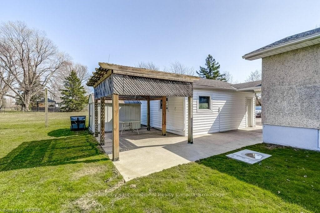 5688 SHERKSTON Road photo 29