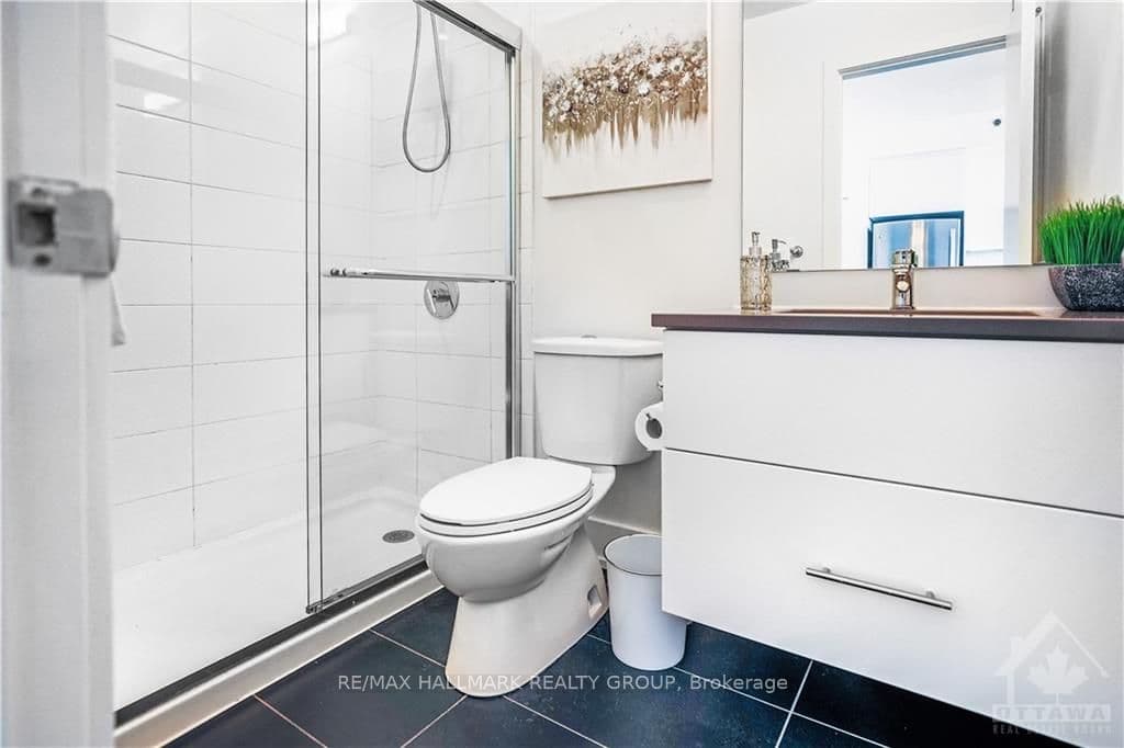 98 RICHMOND Road Unit 710 photo 11