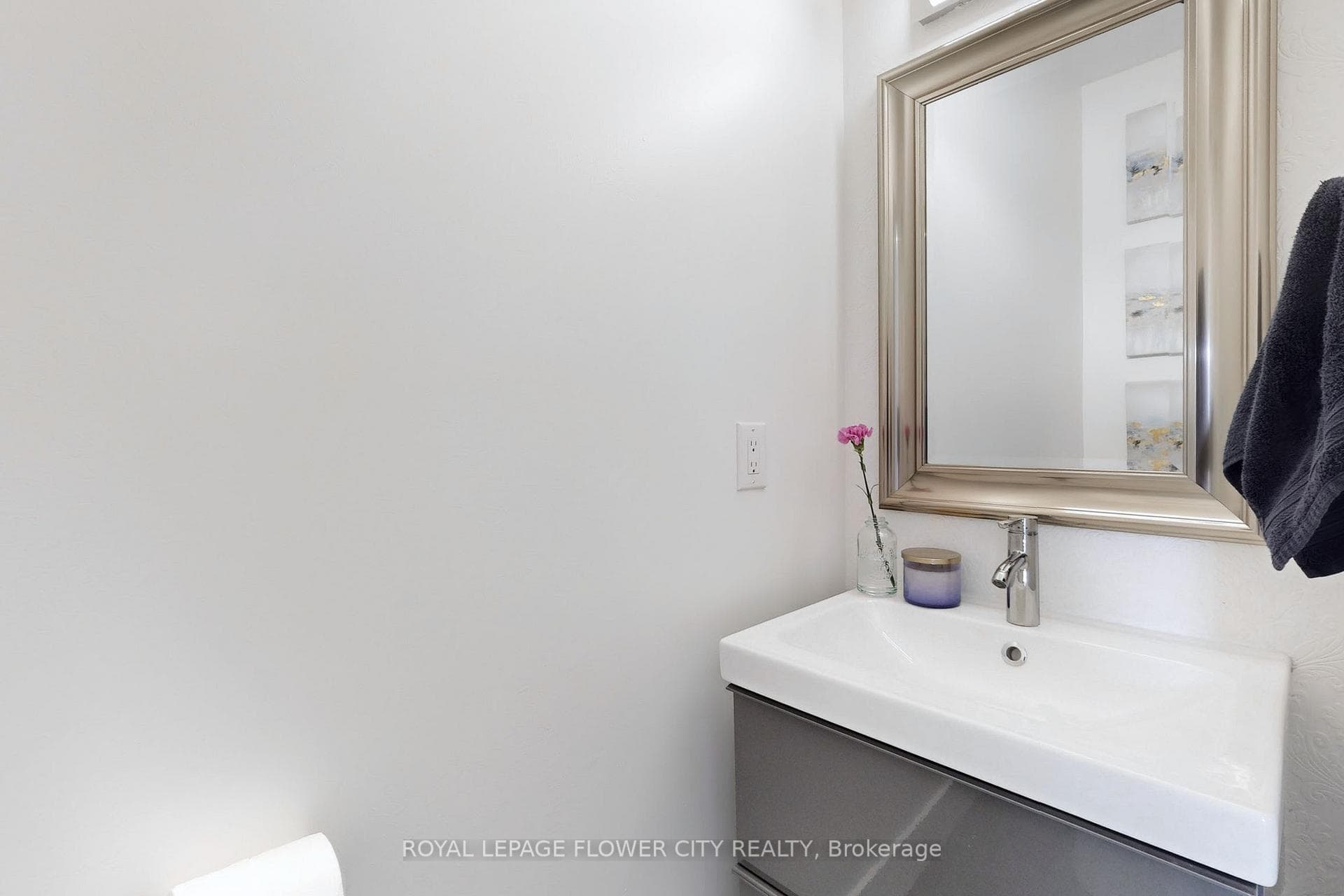 596 Grant Way photo 15