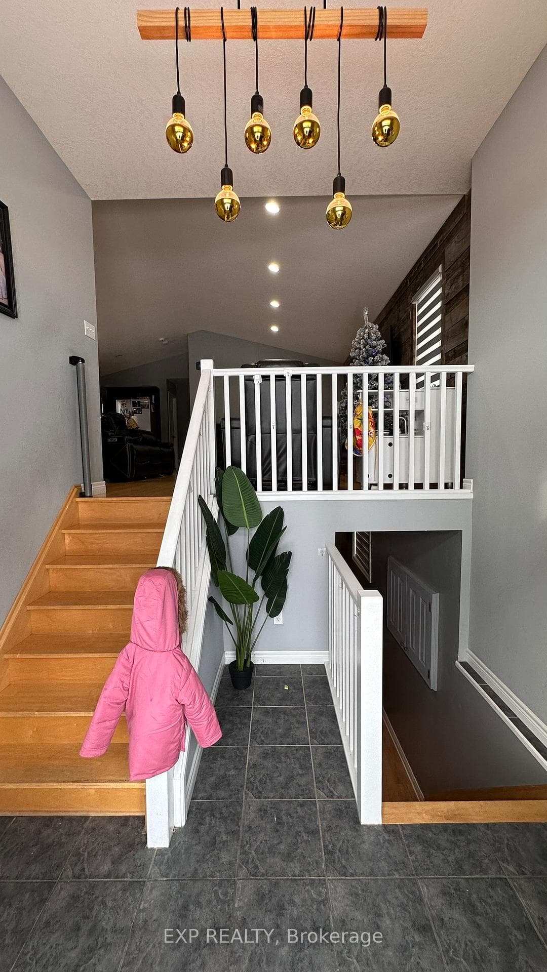 1004 Marigold Street photo 2
