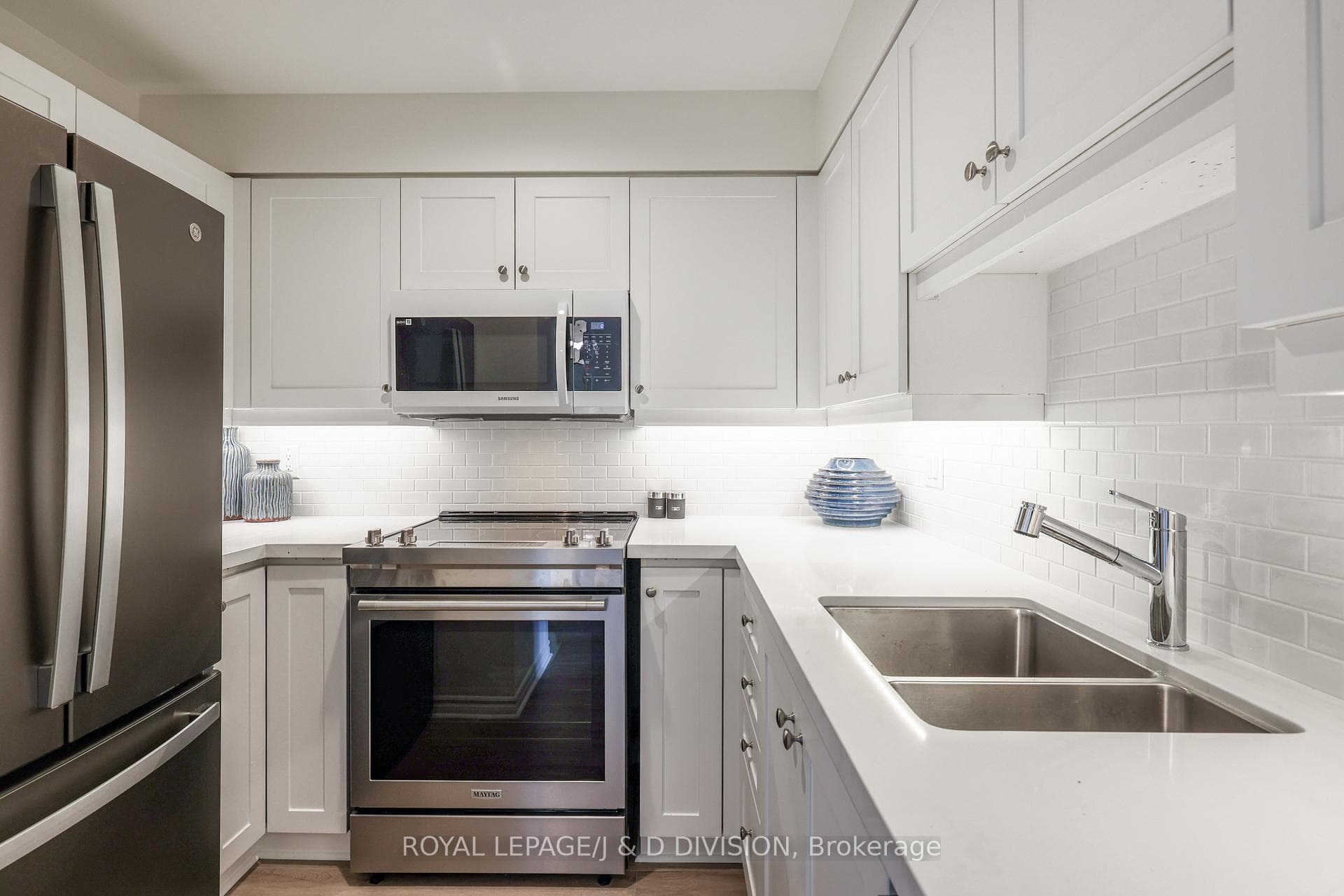 1750 Bayview Avenue Unit 302 photo 9